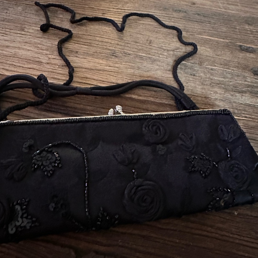 Valerie Stevens Black Floral Embroidered Evening Clutch - Picture 2 of 5